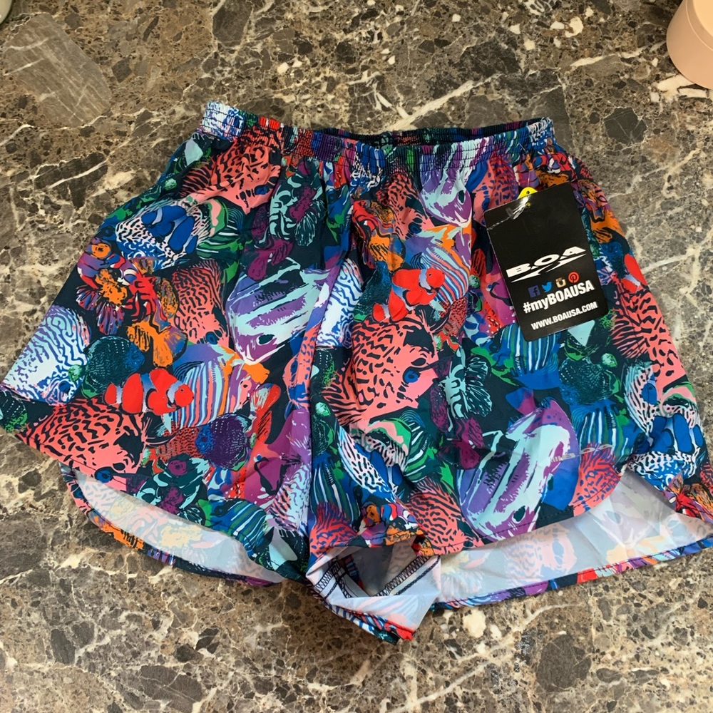 BOA USA fish running shorts size small 1.5” half split trainer shorts